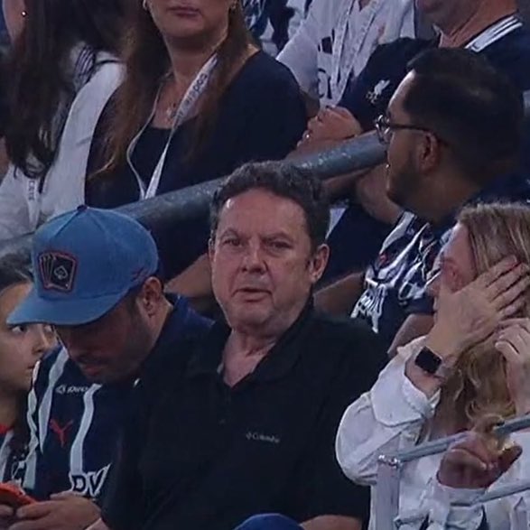 HANS_GOMEZCANO's tweet image. Y este es el tipo  que tendrá que ser vetado de por vida de los estadios en México, fue este el aficionado #Rayado que agredió a John Mendoza, lo que provocó la reacción artera del jugador de #León después de su expulsión

Ojalá @Rayados  actúe 
#comparte  #hazloviral