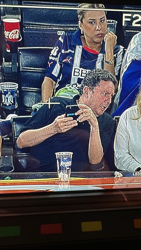 HANS_GOMEZCANO's tweet image. Y este es el tipo  que tendrá que ser vetado de por vida de los estadios en México, fue este el aficionado #Rayado que agredió a John Mendoza, lo que provocó la reacción artera del jugador de #León después de su expulsión

Ojalá @Rayados  actúe 
#comparte  #hazloviral