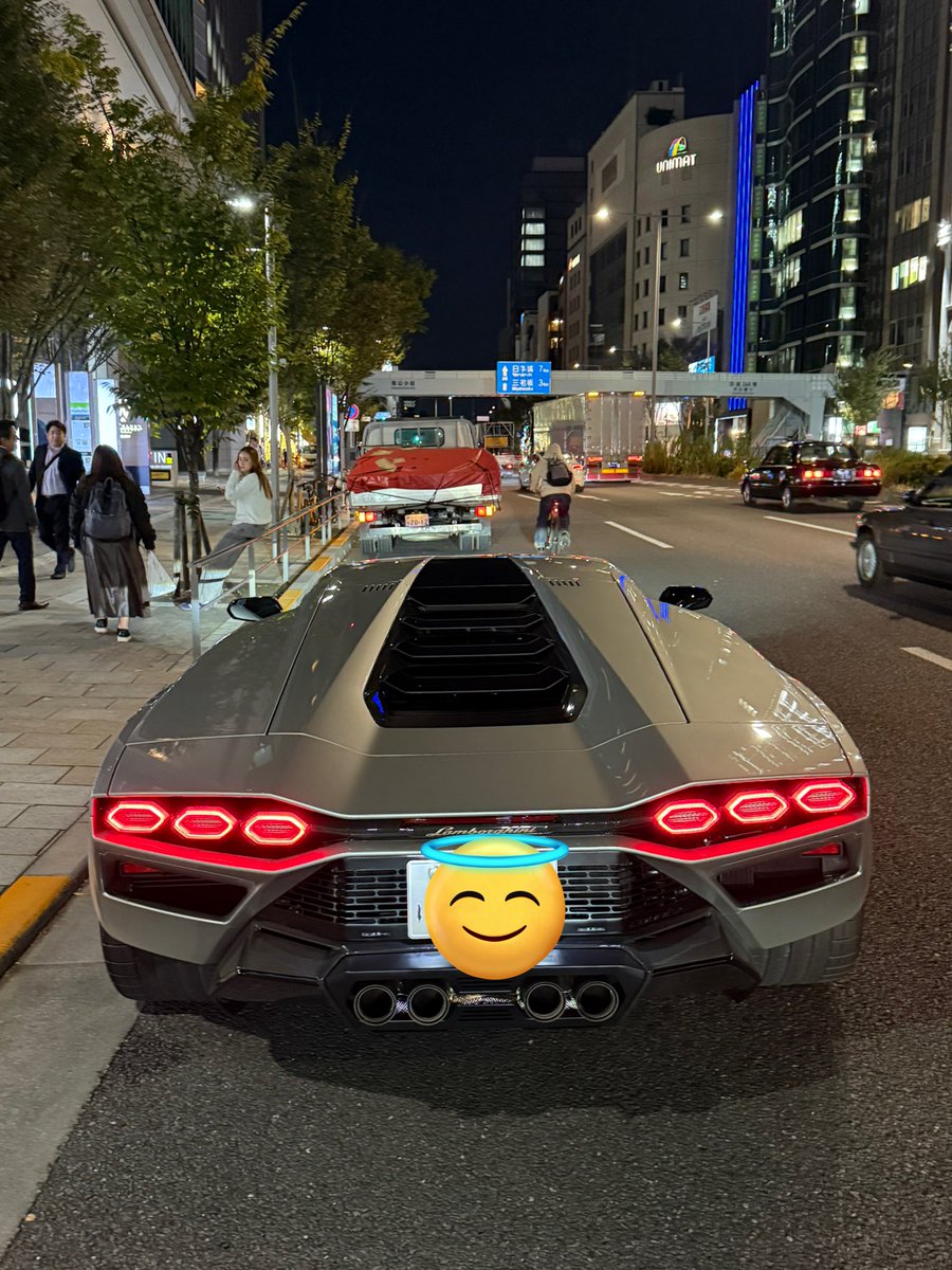GR86_SZ's tweet photo. 新型カウンタック見れて震えてる
声掛けて写真まで撮らせてくれた🥺 https://t.co/ZLZgc32KtA