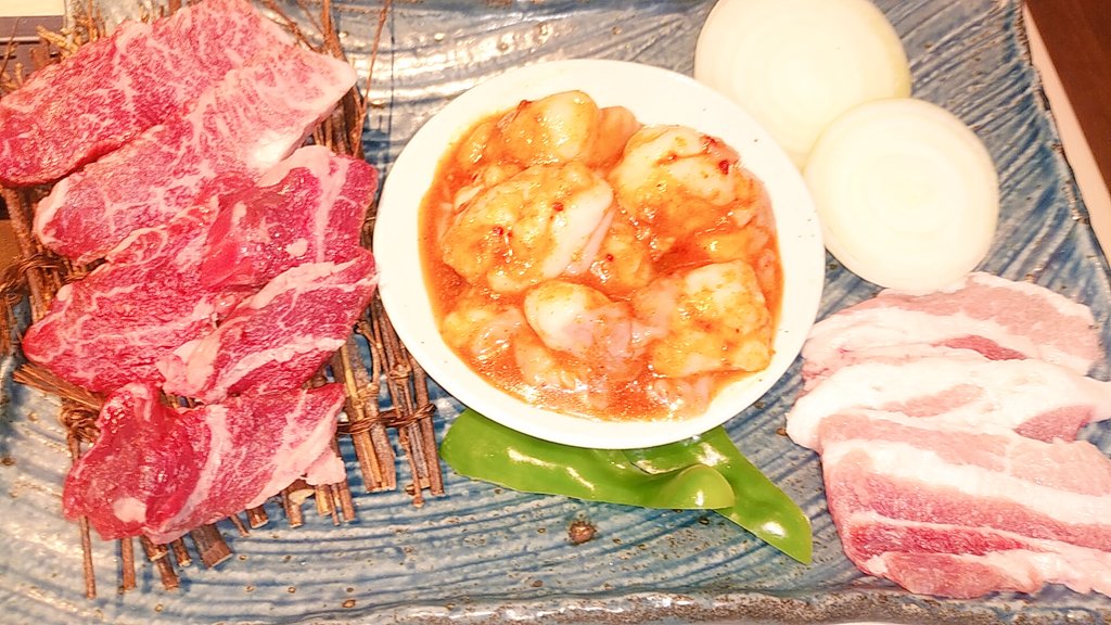 Freeman16895385's tweet photo. 泉区の焼肉ふじで昼から2500円のランチ🥩
昼は比較的空いてるから穴場かも⁉️
＃昼ごはん
＃ランチ
＃焼肉ふじ https://t.co/8z1VpWG3no
