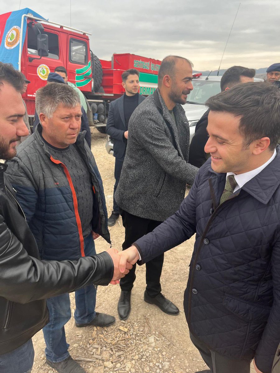 Her ağaç, geleceğe nefes, doğaya hayat katıyor. 
Birlikte daha yeşil bir dünya inşa ediyoruz!  

Bizde Seyitgazi gençlik kolları olarak Oynaş mahallemizde bir fidanıda biz toprakla buluşturduk.

#MilliAğaçlandırmaGünü🌿🌲🌳
#GeleceğeNefes🌲
#YesilVatan 🇹🇷