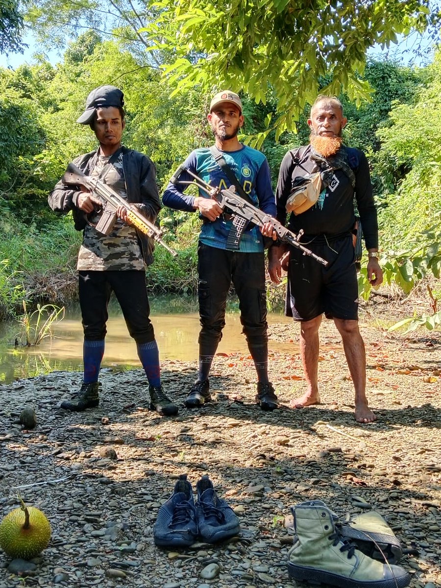 FerosMuhammad's tweet photo. Arakan Rohingya Salvation Army (ARSA) soldier are our Rohingya hero and pride.
We support them to keep going fighting against Rakhane Terrorist rebel AA for Rohingya right and prosperity in our motherland Arakan.
#love_ARSA
#support_ARSA
#love_Arakan https://t.co/WqhAW5gVIB