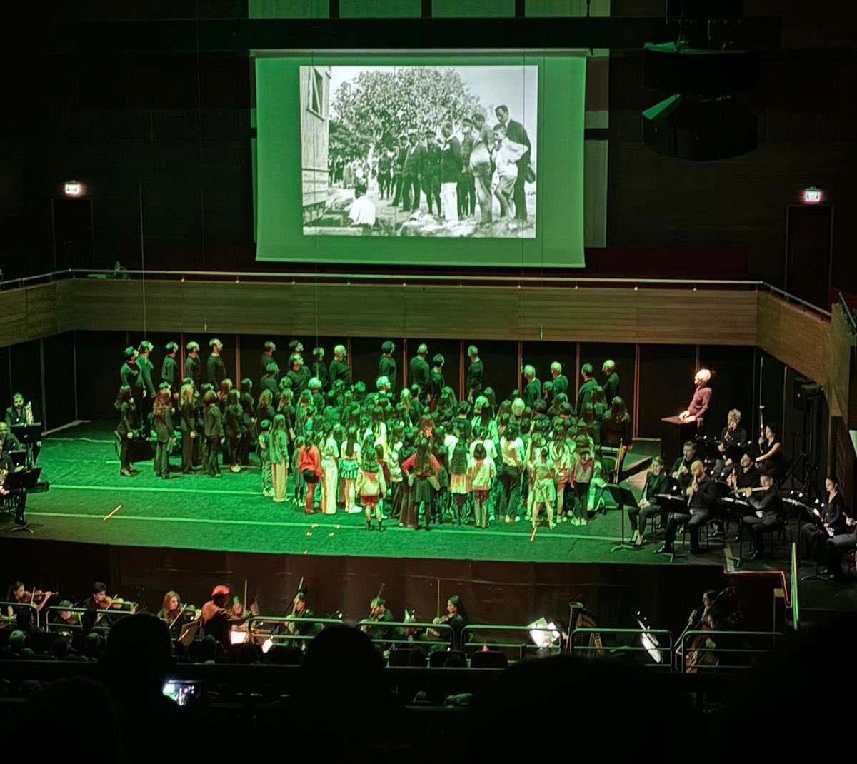 Ahbap İzmir gönüllülerimiz, ulu önderimiz Gazi Mustafa Kemal Atatürk’ü saygı, sevgi ve özlemle andılar. #10Kasım