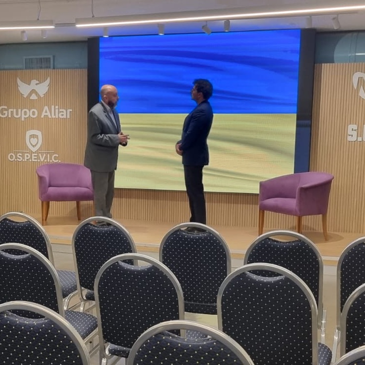 jdanielvillalon's tweet photo. Tuve el placer de visitar a @GustavoPedrOk  en la sede de @suvicoarg  en el centro de Córdoba. Como institución siempre se involucra en causas humanitarias globales y el mantenimiento de la paz mundial. Su apoyo para las conferencias #WeStandWithUkraine ha sido invaluable.

#SUVICO @EmbChecaARG 
#WeStandWithUkraine