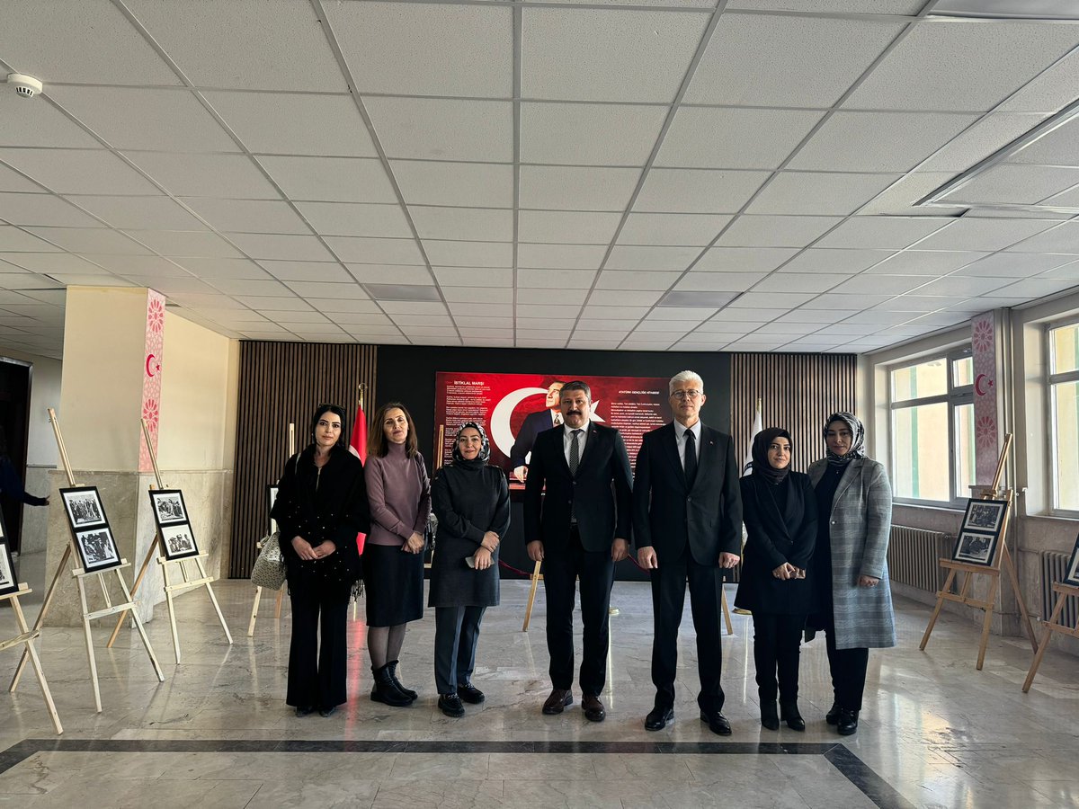halilrifatpasaa's tweet photo. Aramızdan ayrılışının 86.yıl dönümü münasebetiyle 7.11.2024 Perşembe günü İl Mili Eğitim Müdür Yardmcısı Ahmet Turan ULUTAŞ'ın katılımıyla "Gazi Mustafa Kemal ATATÜRK" konulu resim sergimizi açtık. https://t.co/Gyv4lD5fOk