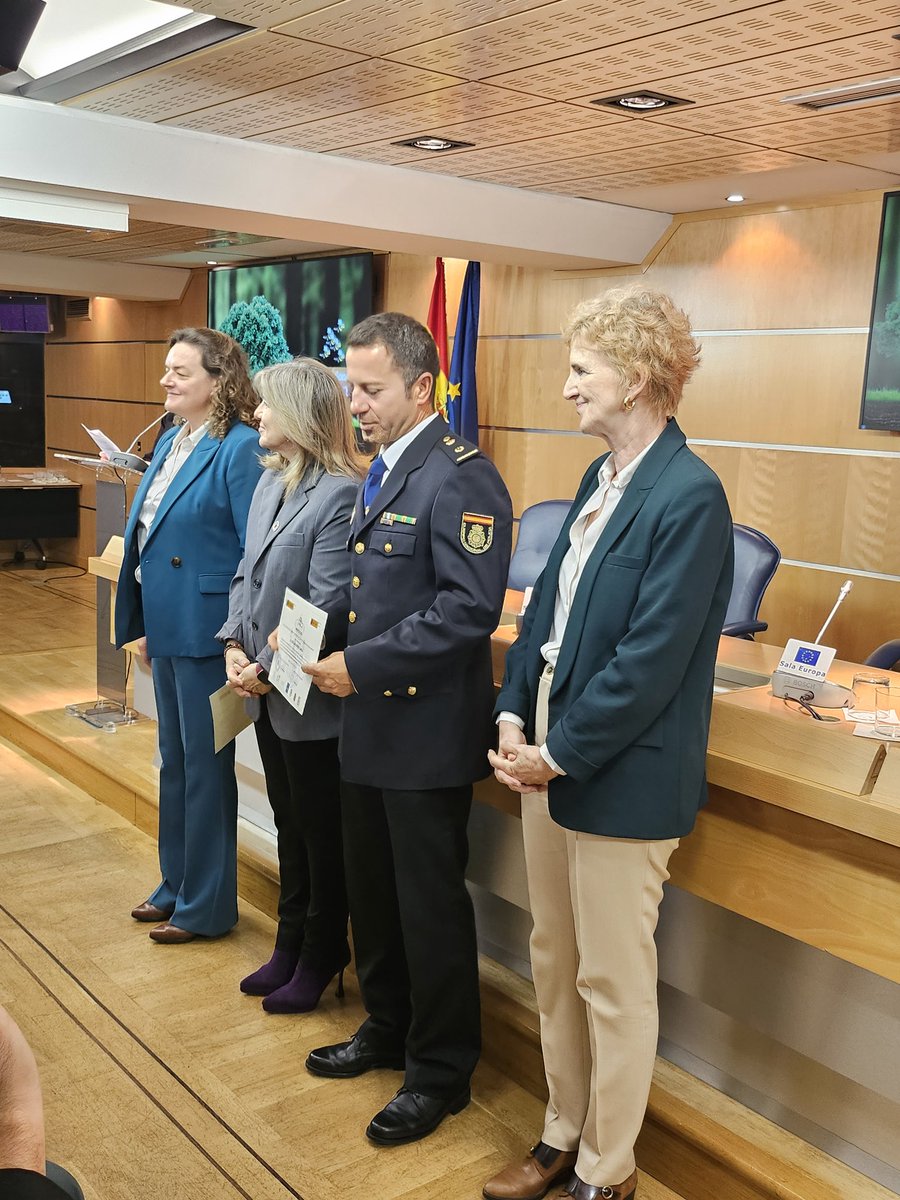 SEstadoMigr's tweet photo. 👉La SEM clausura el proyecto europeo CISDO, desarrollado por el @inclusiongob (Oberaxe) y el  @interiorgob a lo largo de los últimos dos años para la cooperación interpolicial y social contra los delitos de odio. 
👉@PiliCancela destaca el cumplimiento de objetivos del programa. https://t.co/jAHNBnwf9l