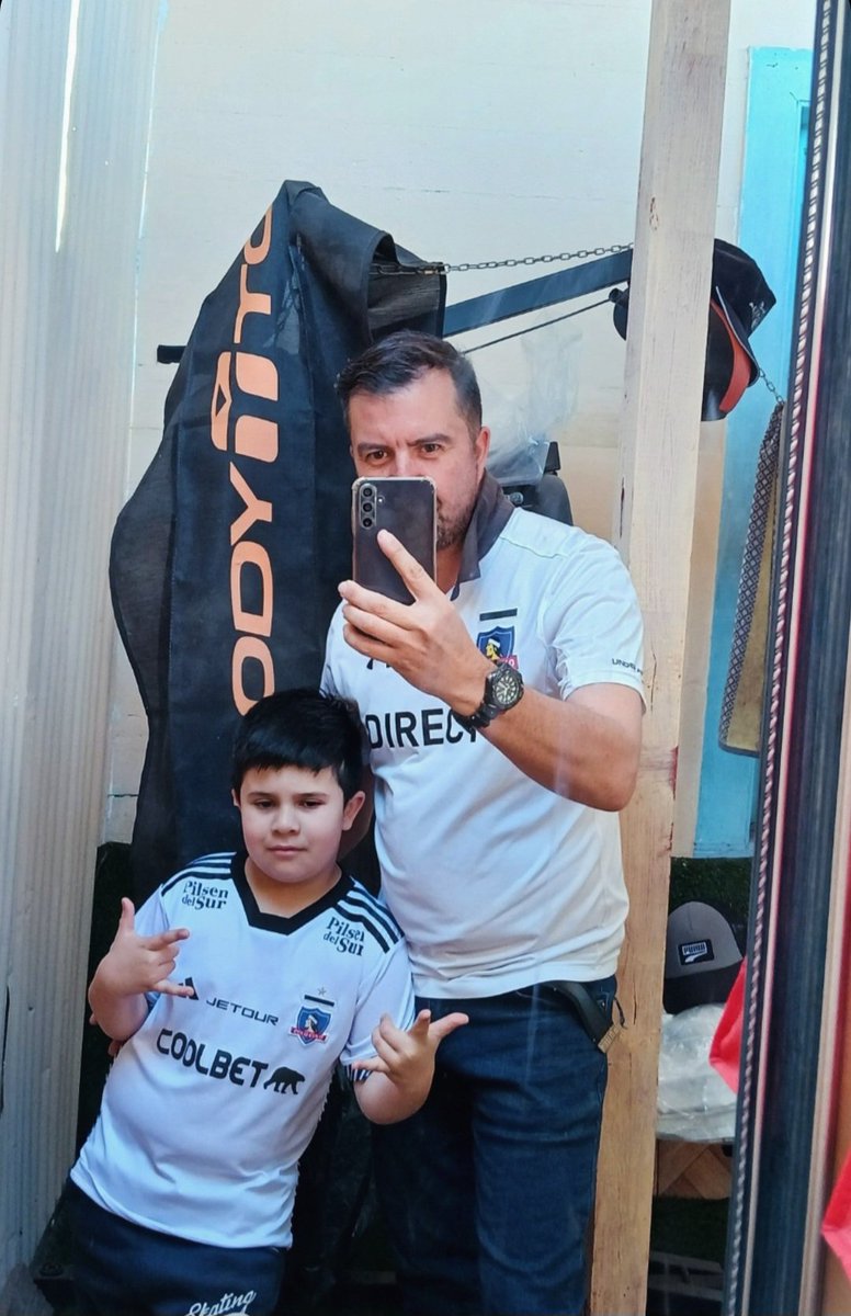 #VamosColoColo Hermosa mañana verdad???....excelente comienzo de semana colocolinos y colocolinas .. campeón hay uno solo se llama colo colo el eterno campeón 🎶🎶....feliz con la estrella 34 🤍🖤🤟🏆🥇