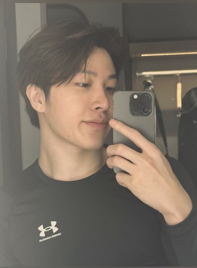 junghwanfeed's tweet photo. 20241111 Weverse Moment Update #소정환 

“Have a good night.” https://t.co/r99Gw6htTM