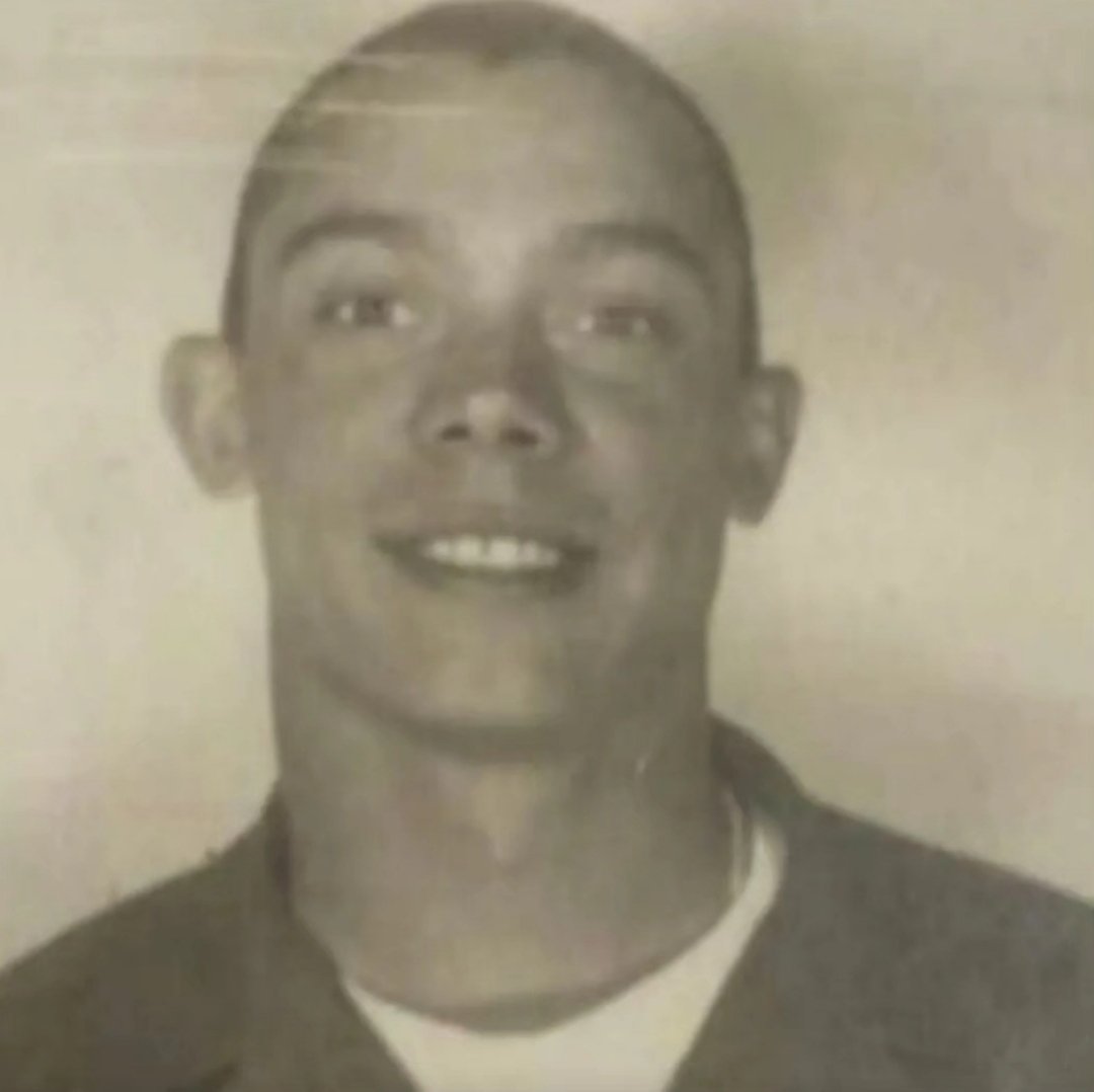 AmersR's tweet photo. Not all heroes wear capes. Some wear dog tags. Thanks to all our veterans. Today and every day we celebrate you. Shout-out to my pop who was in the Air Force and fought in Vietnam. I love you, Pop!  Miss you every day. ❤️ 🇺🇲 #veteransday #thankyouforyourservice https://t.co/ql514JQfIY