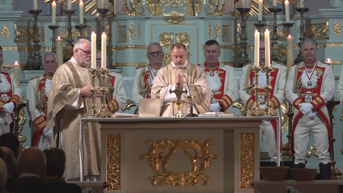 Start vastelaovesseizoen traditiegetrouw met heilige mis bit.ly/4hKVEsA