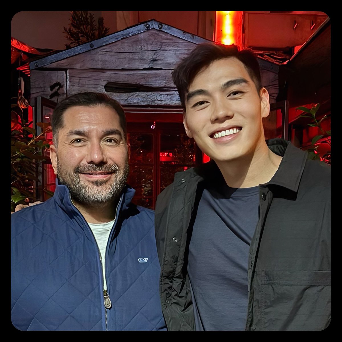 🌟 Just had the most amazing reunion with my good friend after a whole year apart! Laughter and catching up like no time has passed. Grateful for friendships that can pick up right where they left off. #Friendship #Reunion #GoodTimes