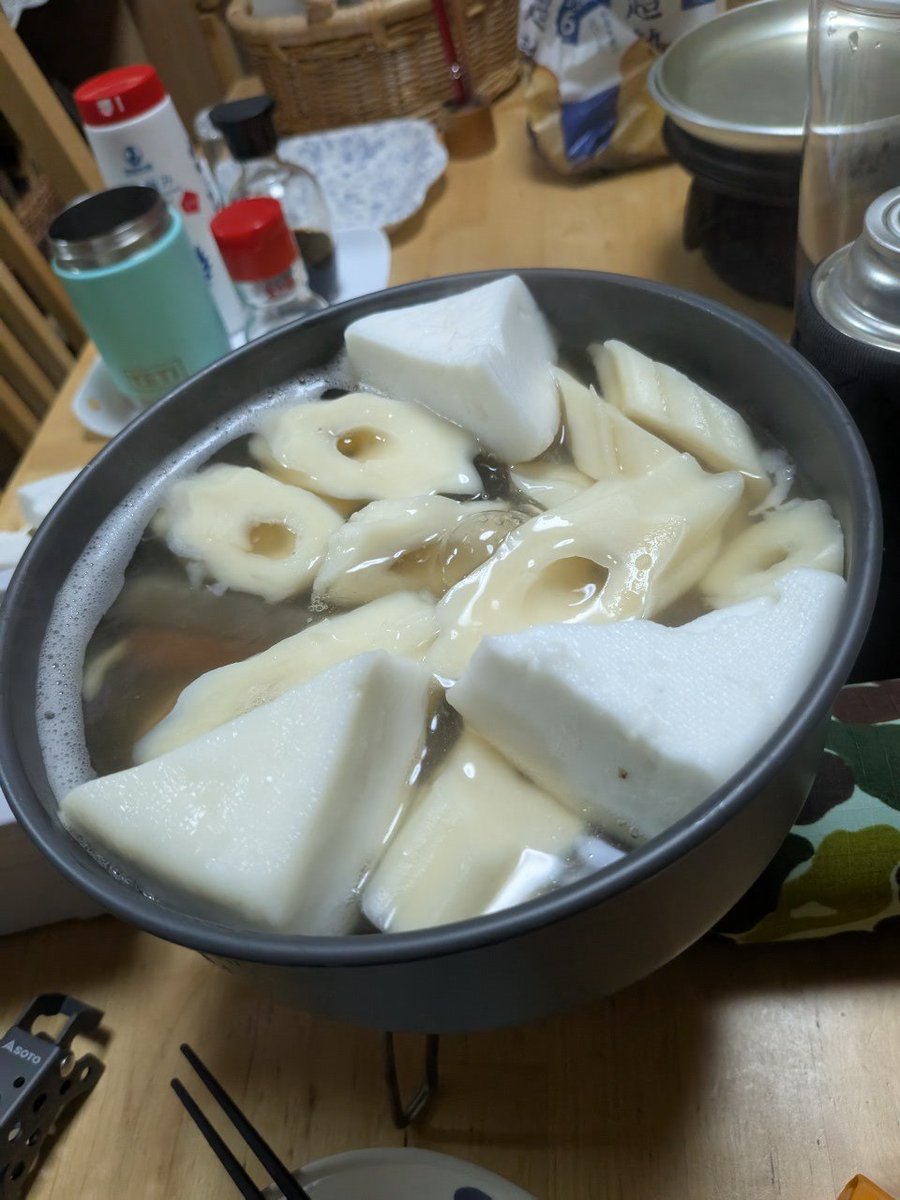 RYO_ridge's tweet photo. なっちゃんを応援しながら、またもおでんで出汁割り。
俺はおでんは、ちくわぶが一番好き。
もはや、ちくわぶ鍋と言っても良い。

#SOTO
#ナビゲータークックシステム
#ST350
#おでん
#出汁割り
#ちくわぶ https://t.co/rAvzUCtGiL