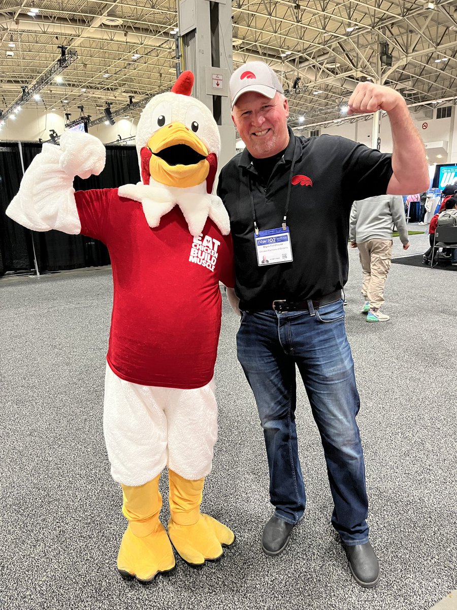 OntarioChicken's tweet photo. #RAWF102 was poultry in motion! Thank you to everyone who stopped by to talk chicken and learn more about how Ontario’s 1,300 family run chicken farms are committed to providing safe, healthy, locally-grown chicken for Ontarians. #Iheartchickenfarmers https://t.co/1unKamzbKj