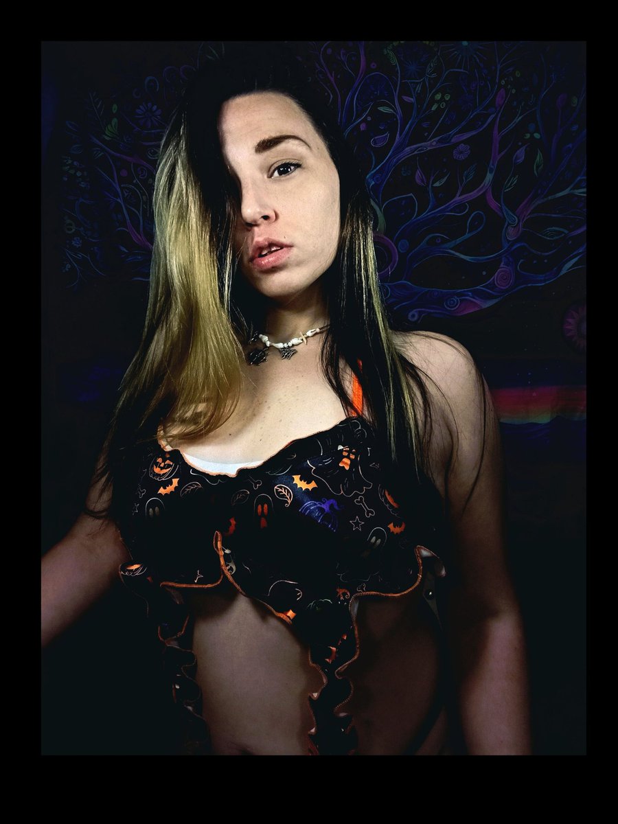 LilBittyKitty48's tweet photo. Cash is king 👑 
#MondayMotivaton #OnlyFans #Canada #no_normalization 
https://t.co/x7IoforLOi https://t.co/URuUgxgfCX