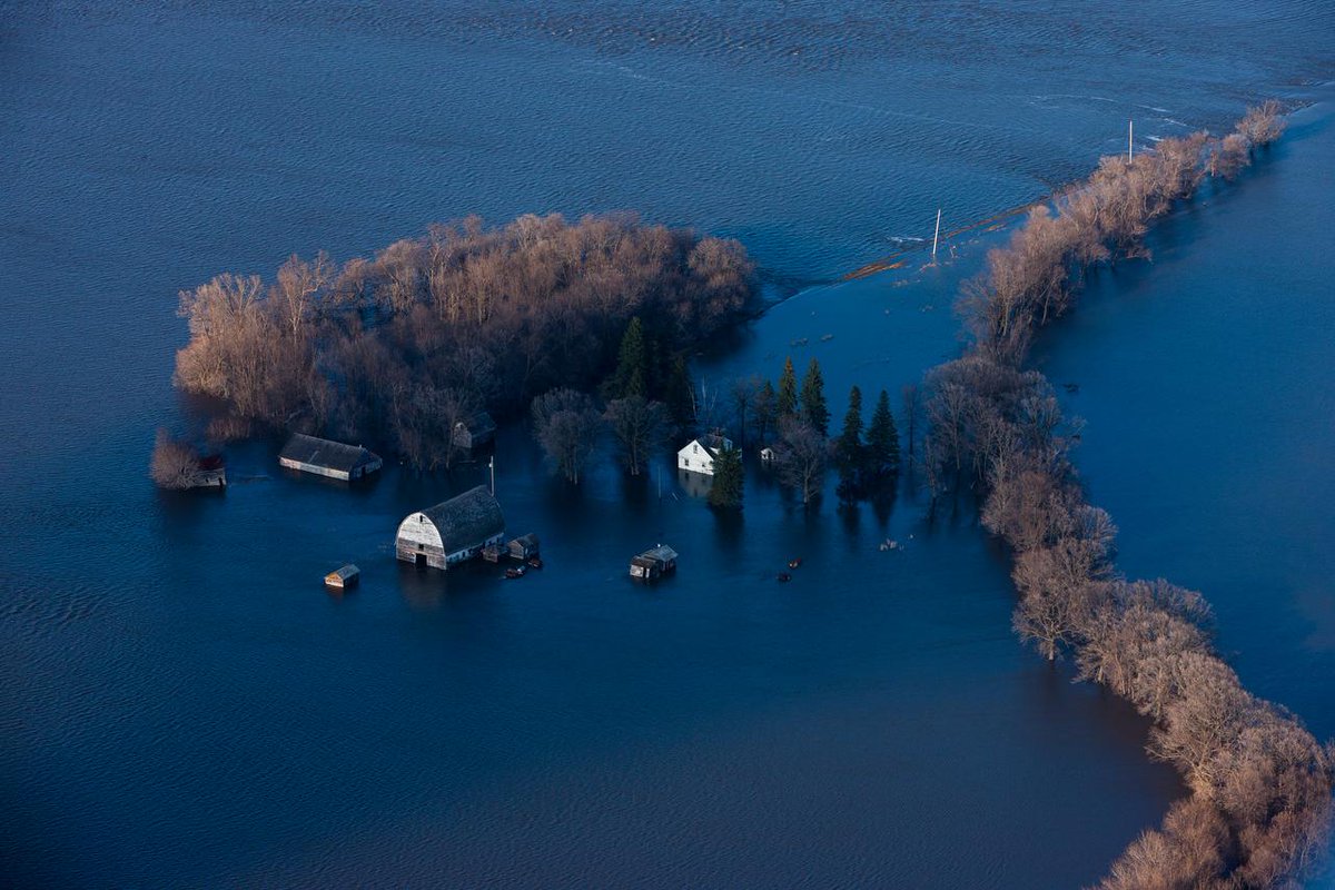 tjpruit's tweet photo. Hurricane Helene &amp; Milton are critical reminders to employers on their role in helping reduce the impact of climate-related disasters on their workforce. Uncover our checklist to help employers support employees during #climate events. https://t.co/0fy5QU2e6q https://t.co/DY6H9kqxty