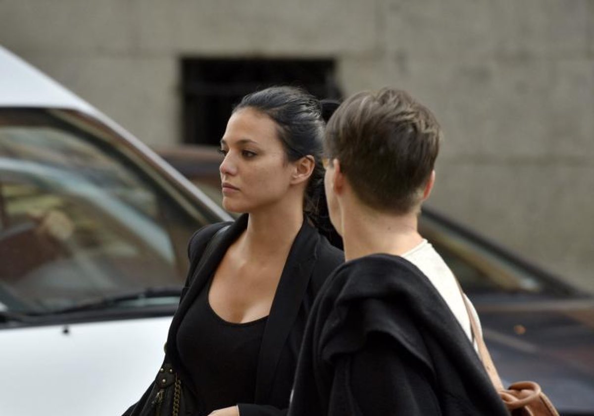 El juez ha archivado provisionalmente la causa contra Errejón debido a la baja médica de la abogada de Elisa Mouliáa, quien se encuentra en la etapa final de su embarazo.