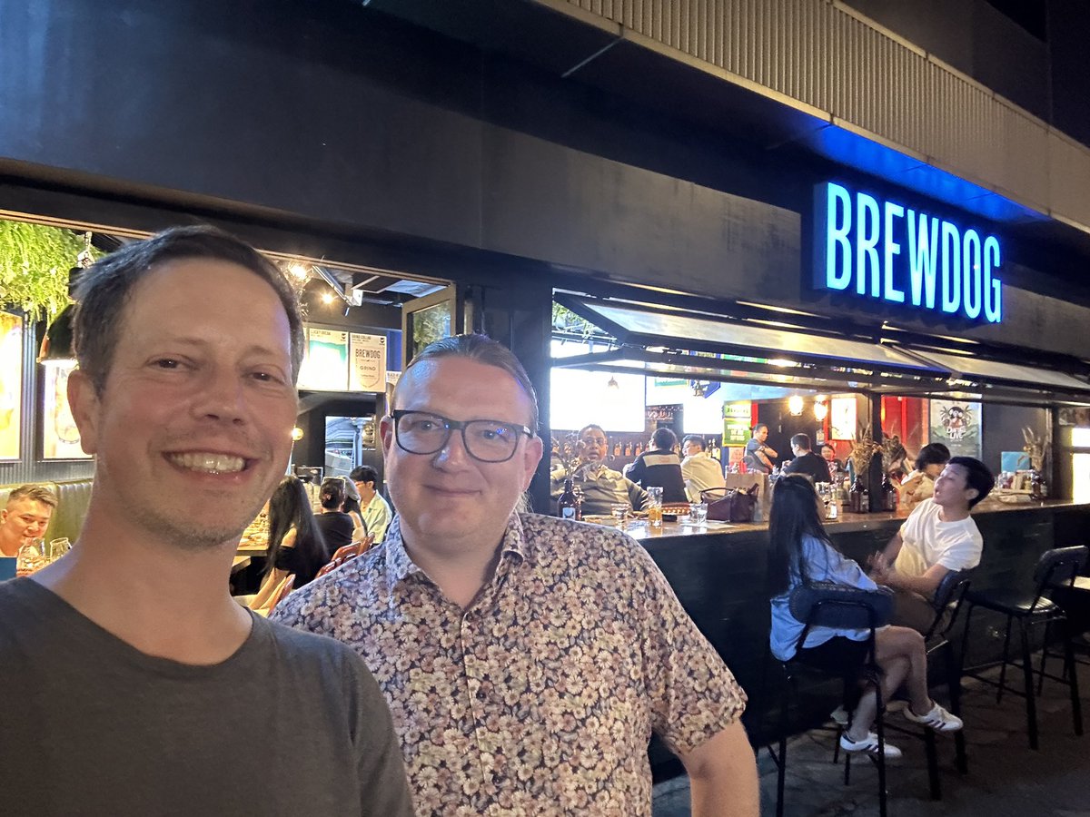 Great unplanned meet up for a beer with <a href="/UliKluemper/">Uli Klümper</a> in Hong Kong. #amr
