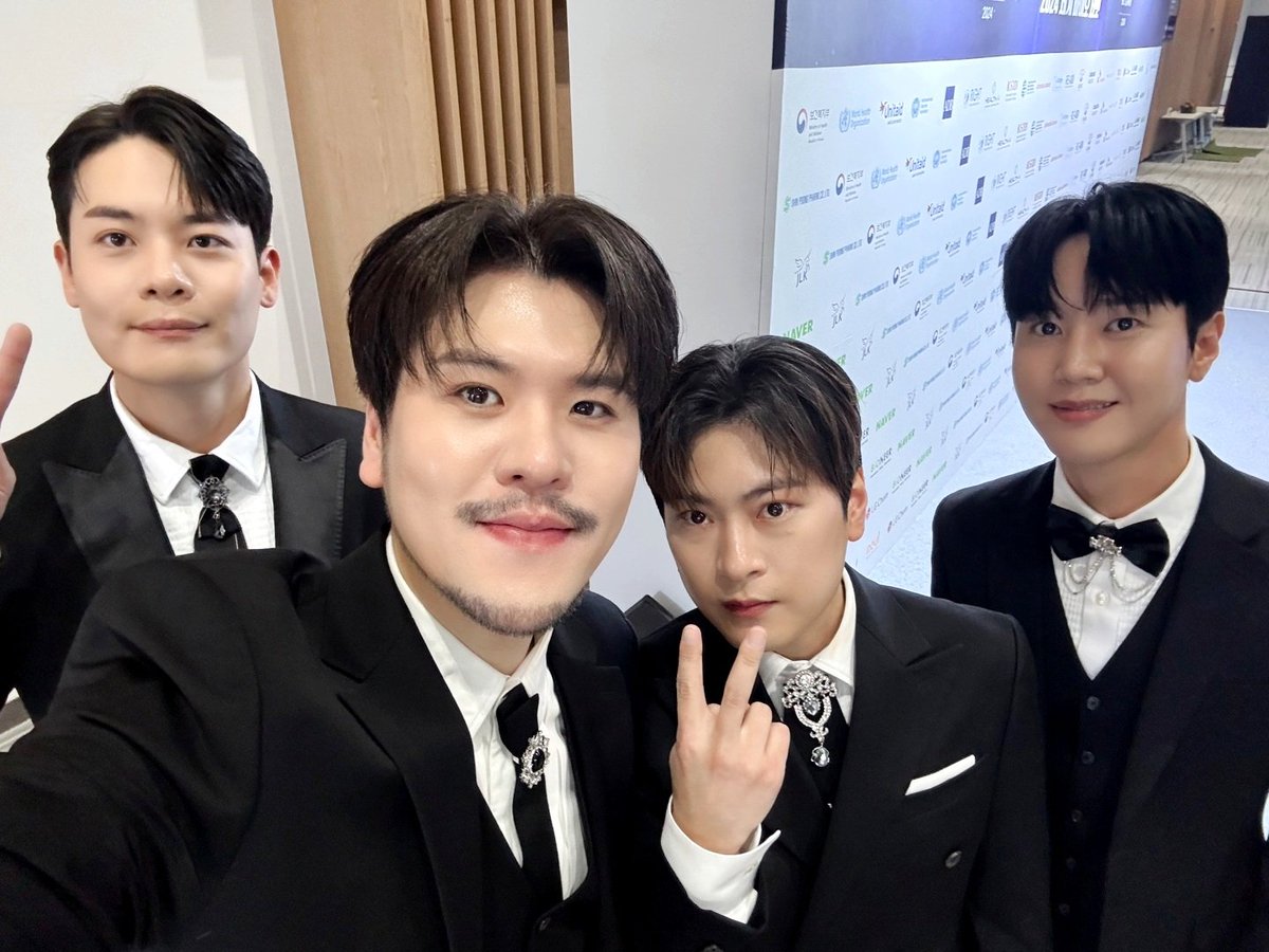 #LAPOEM
보건복지부, 세계보건기구(WHO) 2024 세계 바이오 서밋
WORLD BIO SUMMIT 2024

바쁘다 바빠 짱포엠 사회💦
도대체 짱포엠의 잘생김은
언제 쉬는 거죠❓️

다양한 국가 및 국제기구가 참여하는 자리에
초대해 주셔서 감사합니다💖

#라포엠 #2024세계바이오서밋
#WORLDBIOSUMMIT2024
#유채훈