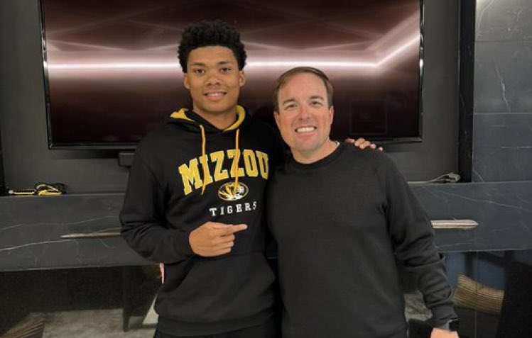 #Mizzou hosted a ton of commits and top targets in the 2025, 2026, and 2027 classes over the weekend

RECRUIT REACTIONS ⬇️

<a href="/PowerMizzoucom/">PowerMizzou</a> 

🔗 247sports.com/college/missou…