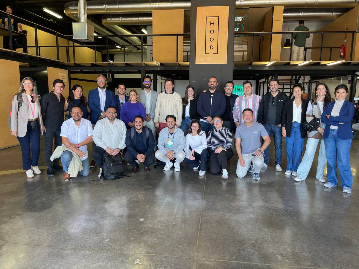 #DeDinero En el evento considerado como el espacio más grande del mundo para la innovación y el emprendimiento, cuenta con la presencia de 11 de las más destacadas startups de #ElSalvador. 📸 #DiarioElSalvador / Omar Martínez.