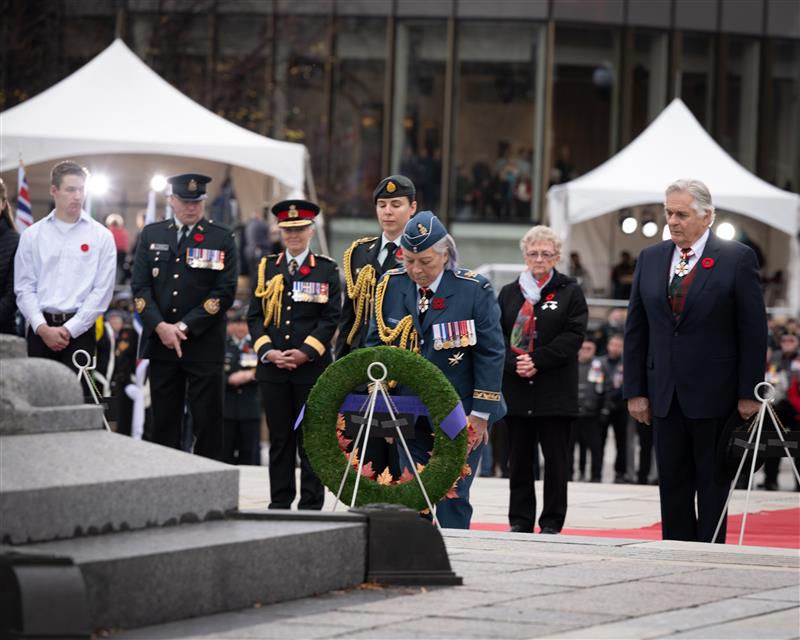 CanadaGG's tweet photo. La #GGSimon a eu l’honneur d’assister aujourd’hui à la Cérémonie nationale du #JourDuSouvenir en tant que #CommandanteEnChef du Canada.
#LeCanadaSeSouvient https://t.co/YotTJnKOLi