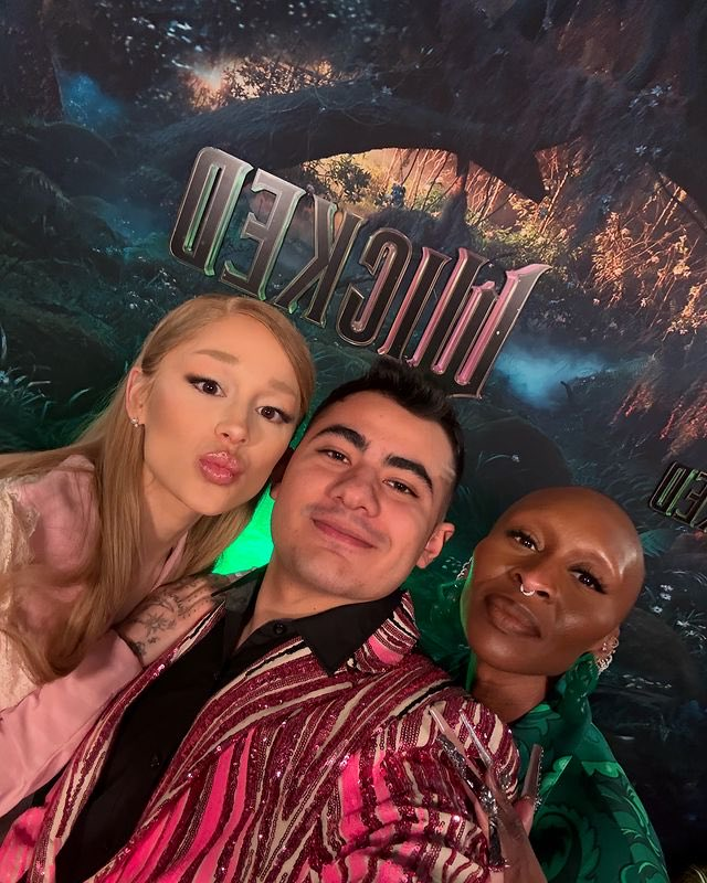 Ariana Grande ya se encuentra en México para la premiere de Wicked!