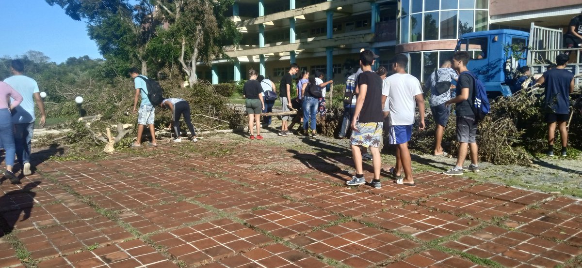 Nunca la adversidad será capaz de doblegar la fuerza de un país unido, echando siempre pa´lante.

Se reanudó el curso escolar en la mayoría de las instituciones docentes, y la recuperación avanza en todos los territorios que han sufrido daños.

#DePieYCombatiendo: ¡#Cuba vencerá!
