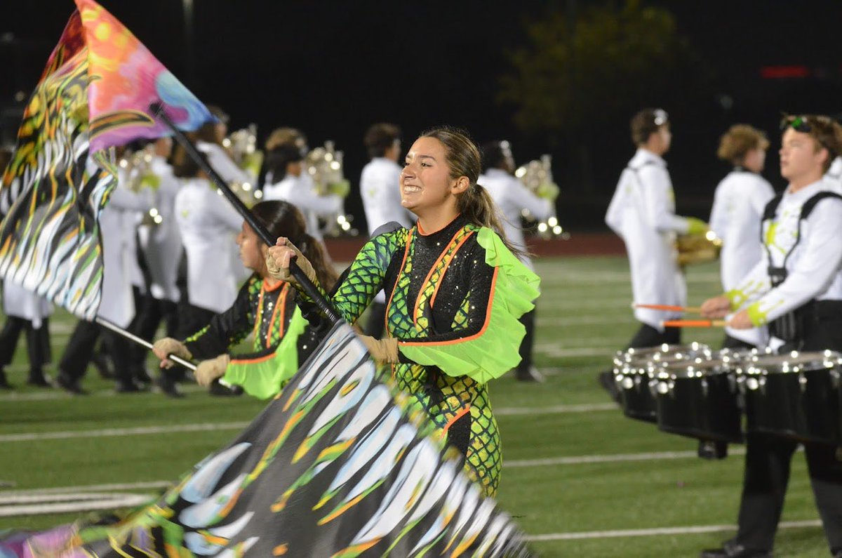 KarenEngle's tweet photo. Hundreds of fans came out Saturday night for the final performance of the @ClearBrookHS Band before heading to San Antonio for State. It’s almost performance time - Good Luck today! #StateBand https://t.co/FMyXHSFRAr