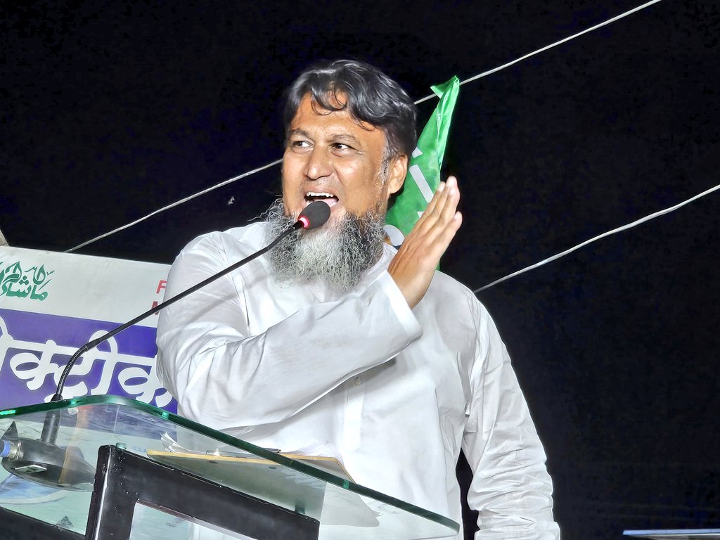 SyedMoin9890's tweet photo. Naqeeb e Millat Br. @asadowaisi Sahab ki hidayat per aj #Nanded South Constituency ke Khadakpura me INTEQABI JALSE E AAM se khitab kiya .. 
Jisme #Majlis ko Vote kar ke bhari aksariyat se Jitane ki appeal ki..

#AIMIM #voteforkite #Nanded #syedmoin #nanded_south https://t.co/LKoE7VKS4V