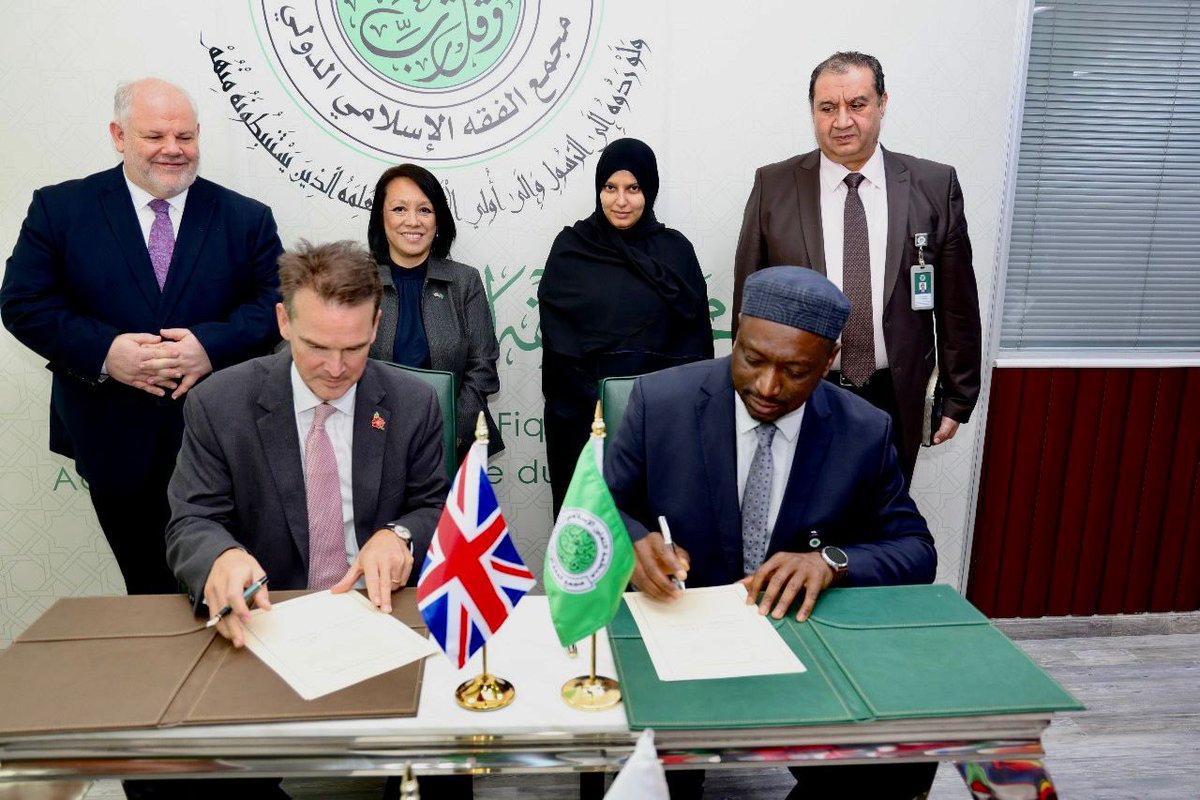 Delighted to witness the signing of an MoU between the International Islamic Fiqh Academy  <a href="/IIFA_official/">International Islamic Fiqh Academy</a> and the <a href="/CadburyCentre/">Cadbury Centre UoB</a> for interfaith dialogue.

This marks a start of a rich conversation on topics of interest to the Muslim world.

#UKinJeddah