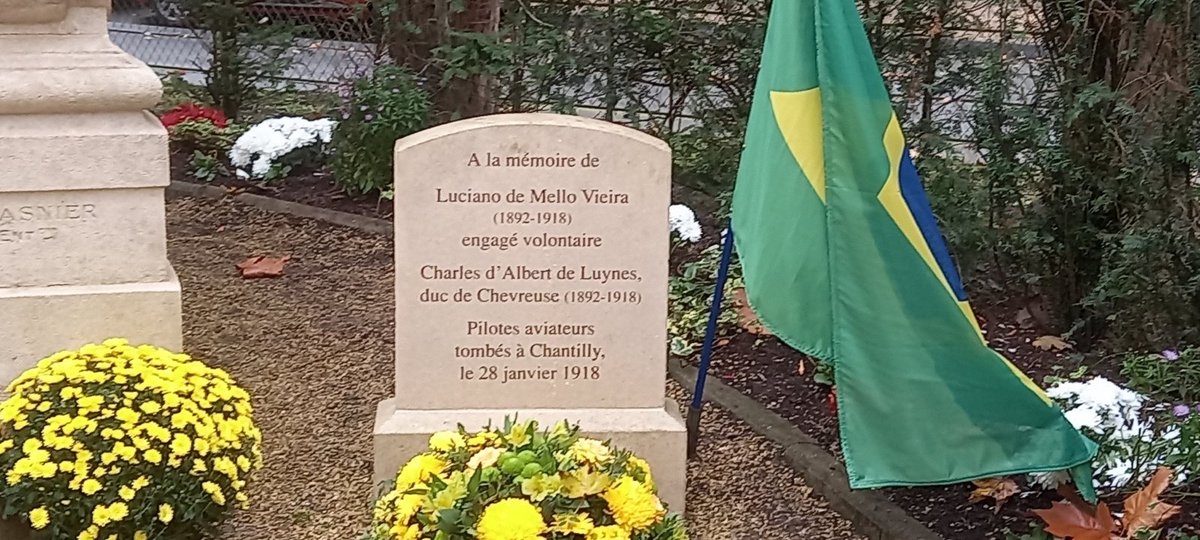 franceaubresil's tweet photo. Neste dia de comemoração do armistício de 11 de novembro de 1918, uma cerimônia ocorreu em Chantilly, na presença dos eleitos, de autoridades e da embaixada brasileira na França, em memória de um aviador 🇧🇷, falecido em 31 de janeiro de 1918.

@VilleChantilly  @BresilenFrance https://t.co/ewrpzW6DK0