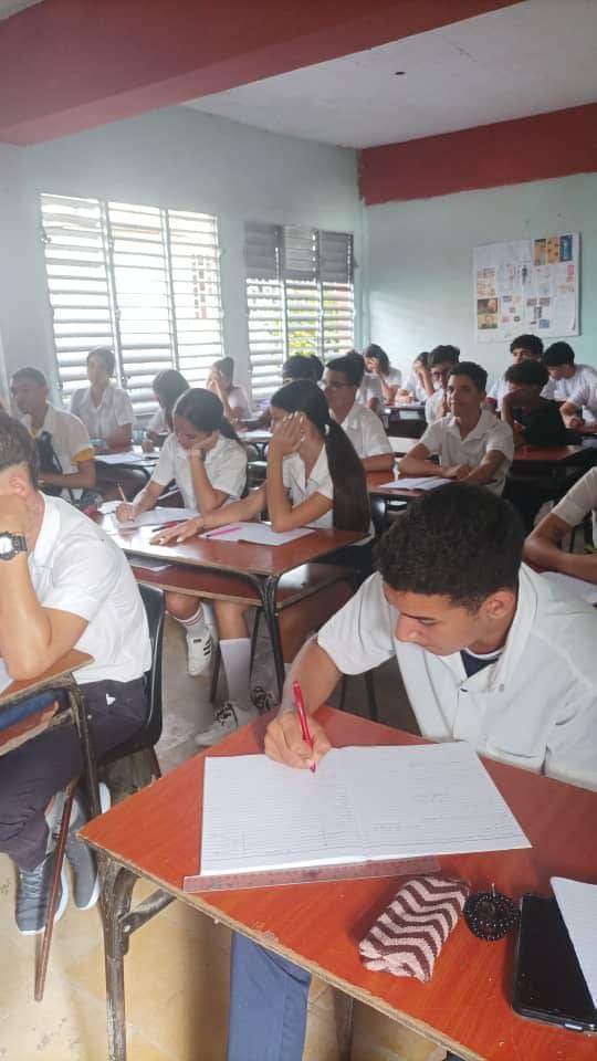 mansodiaz71's tweet photo. Reinicia satisfactoriamente el curso escolar en las instituciones docentes de la ETP! Se trabaja intensamente en los centros afectados por el huracán Rafael, juntos podemos! @btan0987 @LienMons @CubaMined #Cuba @MoraimaOrozco https://t.co/tz7LA0lAVX