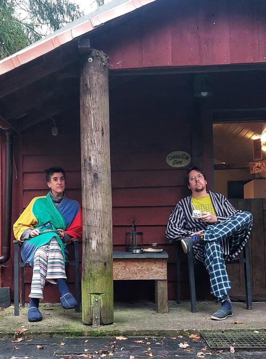 We waren effe weg. Is er nog wat gebeurd in de tussentijd? 🫣 

Vuurtjes gestookt: ≥6
Internet: ≤⅐
Nieuws genegeerd: ∞