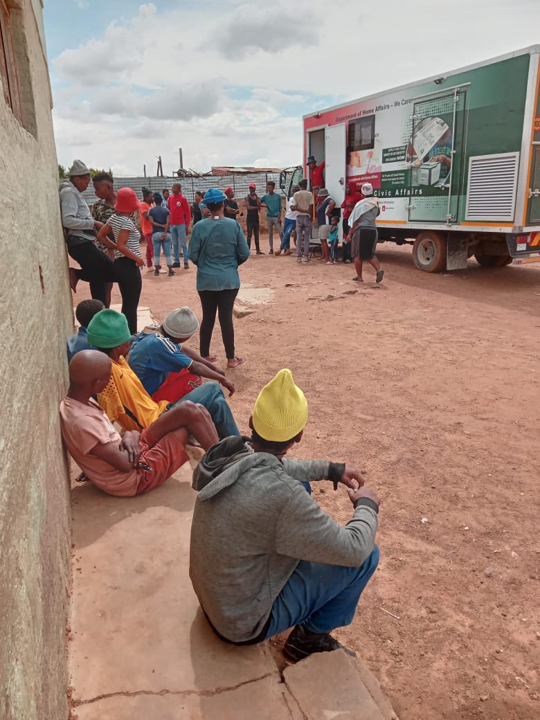 EFFNgakaRegion's tweet photo. 🔴In Pictures 🔴                                         BCT members of ward 14 Tswaing assisting the community of Delareyville  with ID applications,BCT member program of action included inviting Home Affairs department .                       #DefendRebuildAdvance https://t.co/oPfDjCiiVT