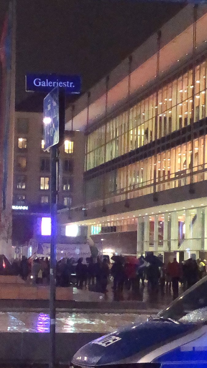 hopedresden's tweet photo. 19:00
Welch trauriger Haufen.
#dd1111 #dd11611 #freiesachsenverbieten #nonzs https://t.co/GHwfwVKWir