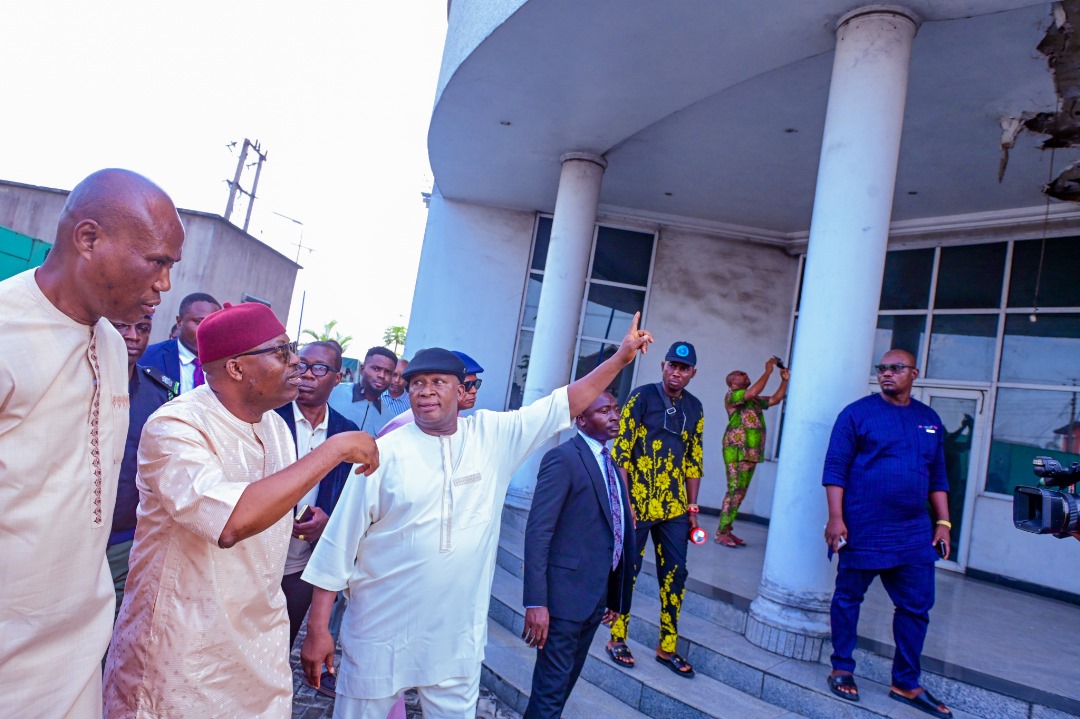 SimFubaraKSC's tweet photo. During my inspection of the 6.5kmWoji-Aleto-Alesa-Refinery Road and the Rex Lawson Cultural Centre, I shared our vision of transforming the centre into a creative hub for young talents in arts and culture. https://t.co/s8AuJ7Q25W