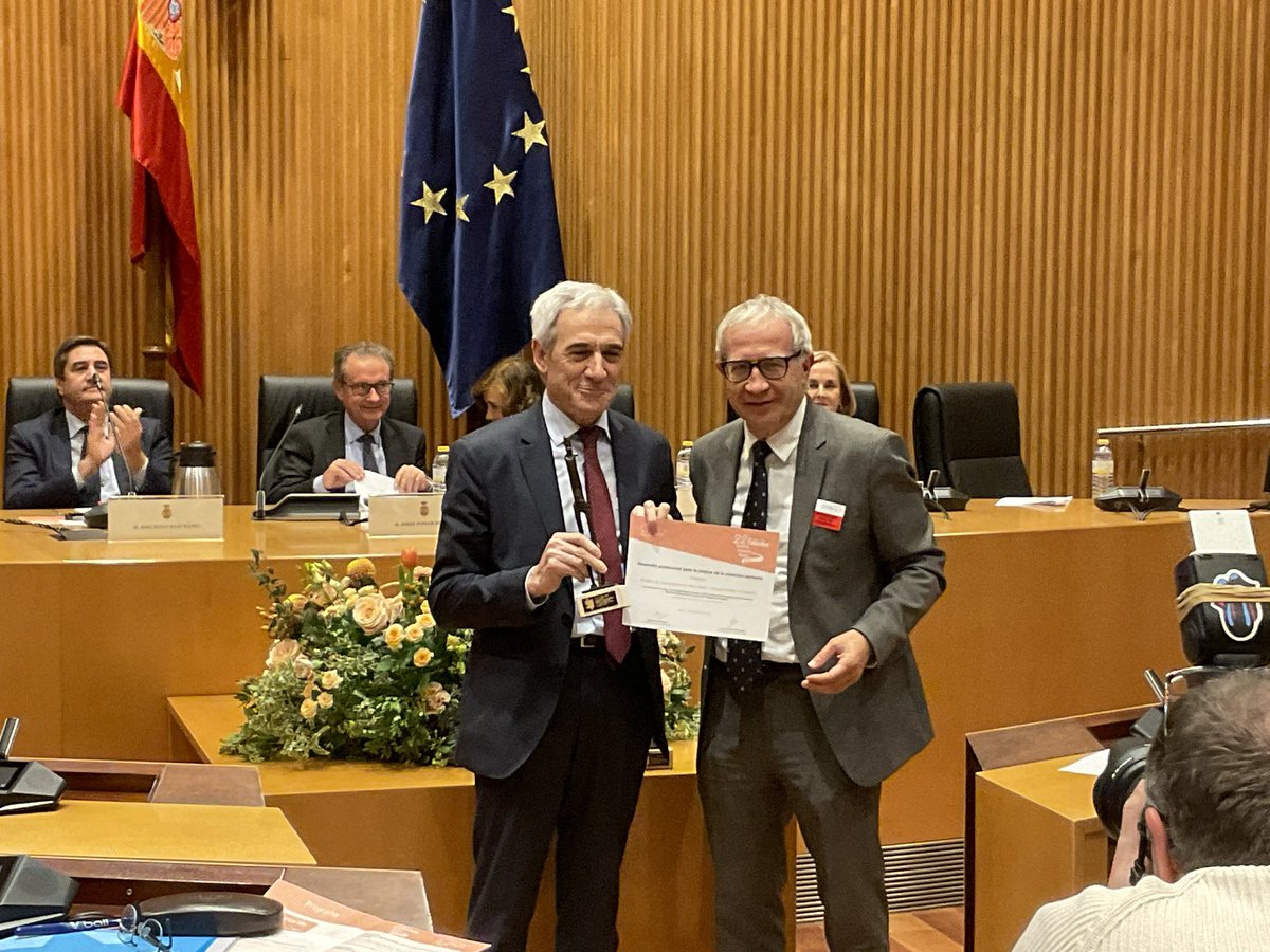#PremiosProfesorBarea | PREMIO “Modalidad 3. Desarrollo profesional para la mejora de la #AtenciónSanitaria” (Hospital General Universitario Gregorio Marañón)

Recoge el premio: José Miguel Blanco Cisneros

🟠 22 #Premios Profesor Barea de #GestiónSanitaria