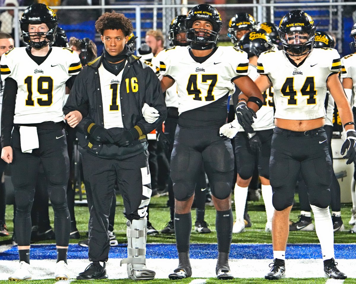 FWSportsJournal's tweet photo. Team Captains from Snider-Carroll https://t.co/1XJnQJncc5