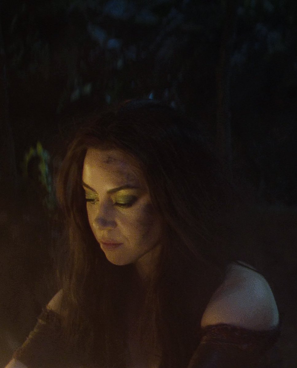 adultswimns's tweet image. rio sacó a agatha del hechizo, le declaró su amor delante de todas diciéndole que ella era la única cicatriz que tenía, la defendió de su madre, la defendió del aquelarre cuando la acusaron de asesina, aceptó dejarla ir cuando agatha se lo pidió, pero agatha nunca le dijo nada…