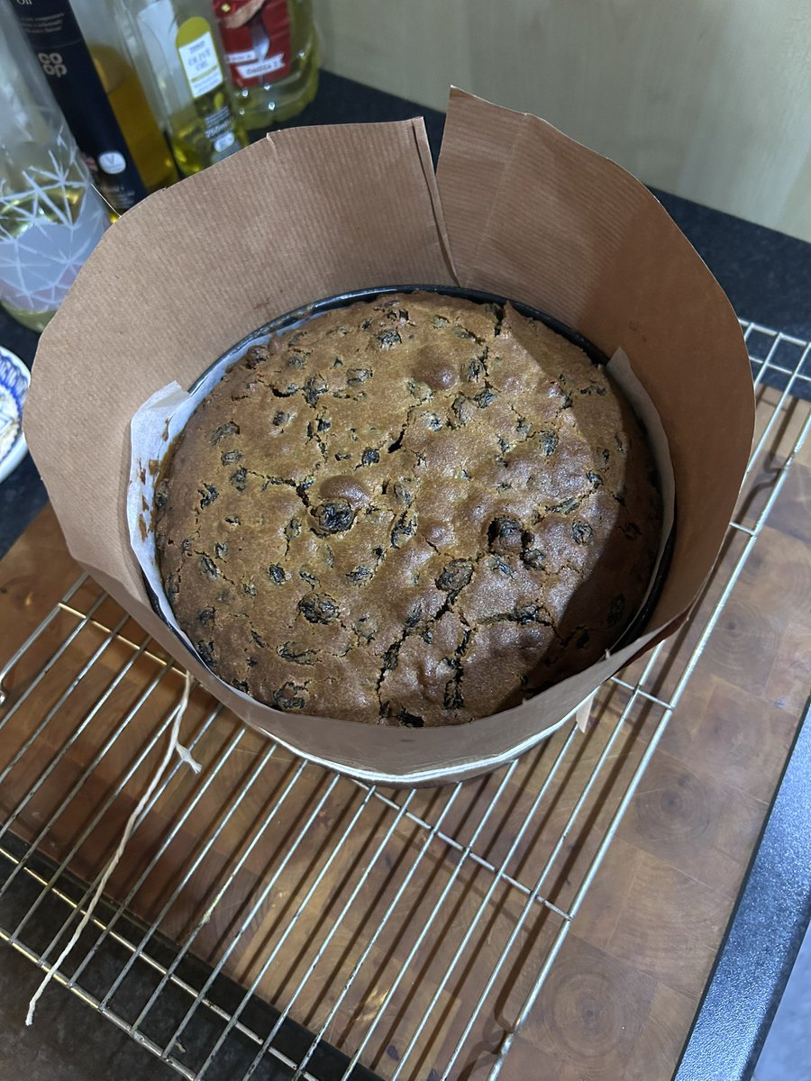 Phew, that’s better than the cremated version before #nanschristmascake