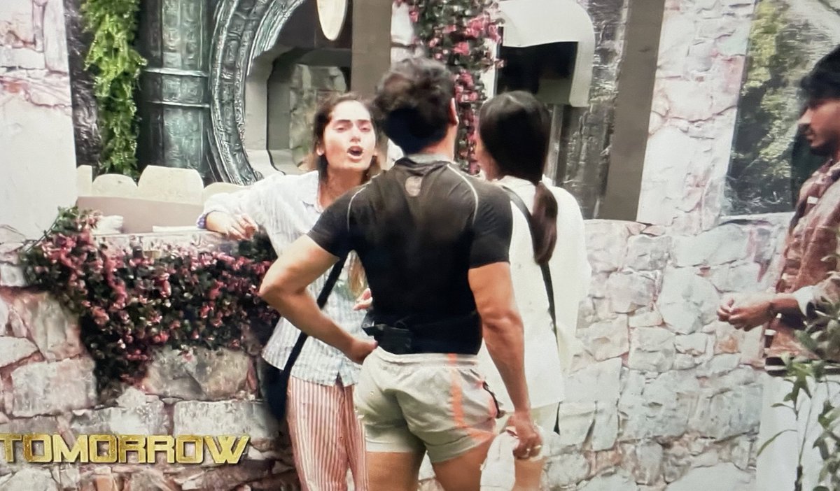 beingrachit_'s tweet photo. tmrw full on fight amongst my fav ppl #KaranveerMehra #ShrutikaArjun n #ChumDarang 

Shrutika: this woman (Shilpa) all the time passes taunts on me and my two best friends never say a word to her in my support

kyaa yaaar 🤧💔

#BB18 #BiggBoss18 https://t.co/hhQjJ0zlH6