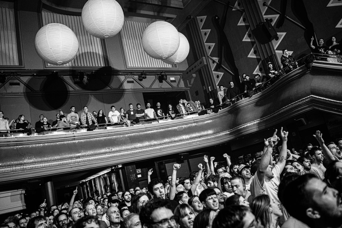AyukenMP's tweet photo. 🛻🖤 #ResumenFinde (1/5) Tras su paso arrollador por Chile y Argentina, triplete de @vivabelgrado este finde en Coruña, Bilbao (#SoldOut !!) y Logroño.
📸 Fotos en @kafeantzokia by @anjee_arlann (IG) https://t.co/DJLnxvtDZc