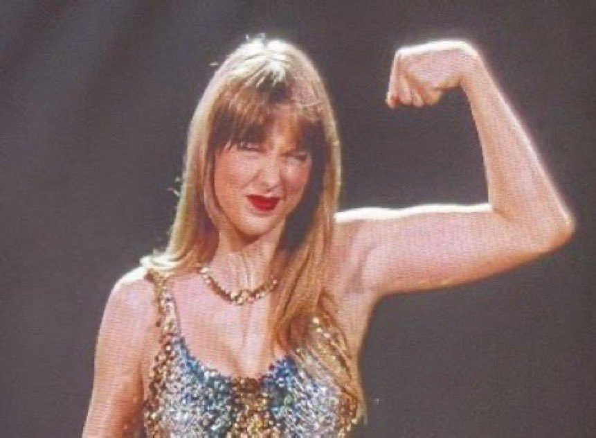 TS30092's tweet photo. Taylor Swift being a pookie a very necessary🧵
.
.
.
Also reply with #ARIASTAYLOR it's the last day https://t.co/qB9c7twOb2