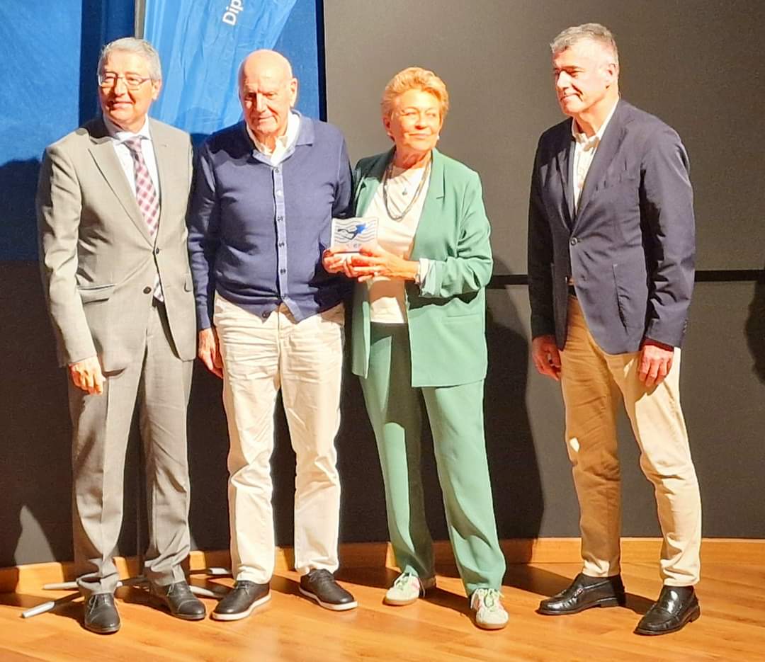 FSubacuaticas's tweet photo. Presentación en el Museo de Nerja de la Guía "Málaga Sumergida: Guía de Buceo de la Senda Azul".
¡Gracias a los Fotógrafos y Videógrafos Submarinos que han contribuido para que esta Guía sea todo un éxito!
#GuiaDeBuceo #SendaAzul #EconomiaAzul #TurismoDeBuceo #FAAS https://t.co/E0WBId2vBT