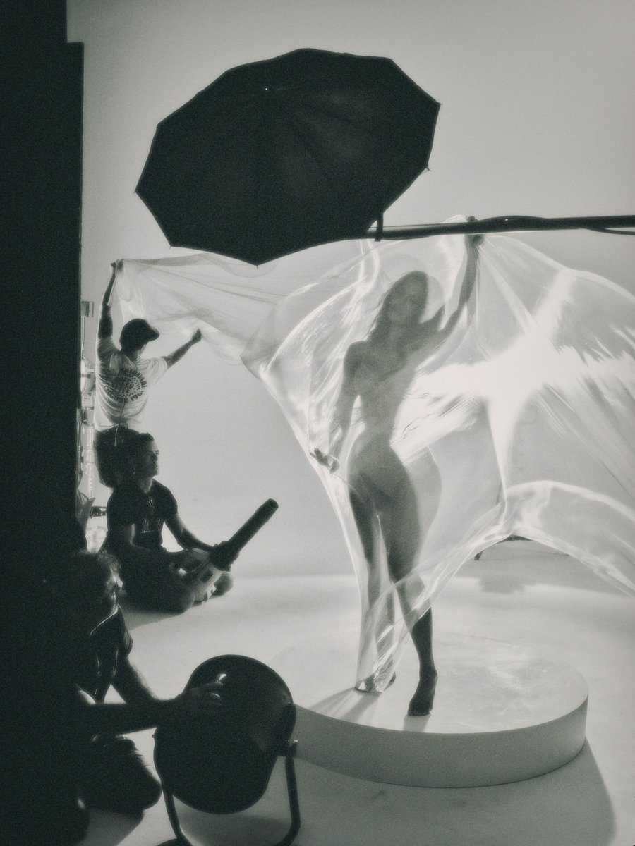 XO Khloé ✨ coming soon.