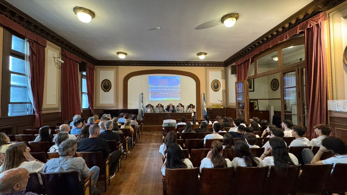 La semana pasada, Pascal Casanova y Suzana Da Rocha Tomei Toniato, participaron en la ceremonia de entrega de certificados a estudiantes del Instituto Libre de Segunda Enseñanza por su estancia académica en el @cavilamvichy.

#AFBA #BuenosAires #Diplomas #ColegiosAfiliados