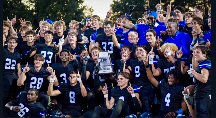 VYPE Houston (@vypehouston) on Twitter photo LAST ONE STANDING: Houston Christian claims its first-ever SPC Football State Title🏈
Coach AJ Eisenman: "It was a win on the back of culture that's been built up for so long..."
✍️ <a href="/MatthewOgle777/">Matthew Ogle</a>
🔗vype.com/Texas/Tx-Priva… LAST ONE STANDING: Houston Christian claims its first-ever SPC Football State Title🏈
Coach AJ Eisenman: "It was a win on the back of culture that's been built up for so long..."
✍️ <a href="/MatthewOgle777/">Matthew Ogle</a>
🔗vype.com/Texas/Tx-Priva…