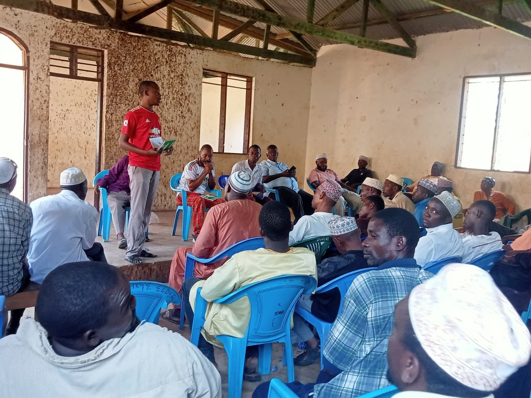 chedfdnkenya's tweet photo. Ched participated in a community policy meeting held at Ng'ombeni Chief's Office. The primary focus of the meeting was to address security concerns within the Ng'ombeni area. Attendees included religious leaders, village elders, @KECOSCE,CHED, and community policy members. https://t.co/kjhXkMTMtF