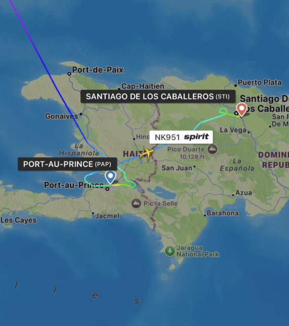 UHN_Plus's tweet photo. 🇭🇹🇺🇸 | URGENTE

Un vuelo de Spirit Airlines fue alcanzado por disparos al momento de aterrizar en Haití, dejando a una asistente de vuelo herida. El avión fue desviado a República Dominicana. https://t.co/3DO42WQeHx