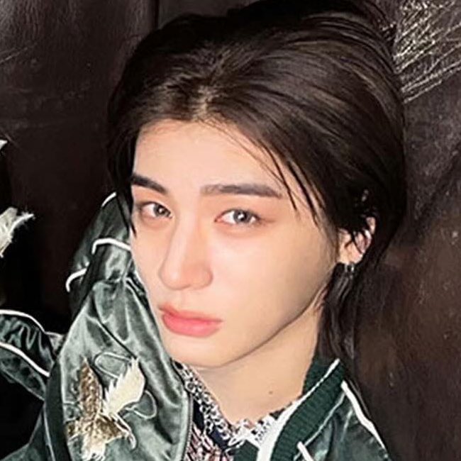 이한이 이목구비 선들이 직선이긴한데
마무리가 다 엄청나게 동구래서. 평소에 이한이를 보면 선이 굵은데도 예쁘다는 늬김이 강한편이라 생각하거든?
근데 이렇게 가끔 직선이 강조돼서
잘생김이 존나존나ㅈㄴㅈㄴ극대화된 사진이 나올 때가 잇음
그럼 또 신기하게
청순해져
ㅁㅊ...........아름다워
